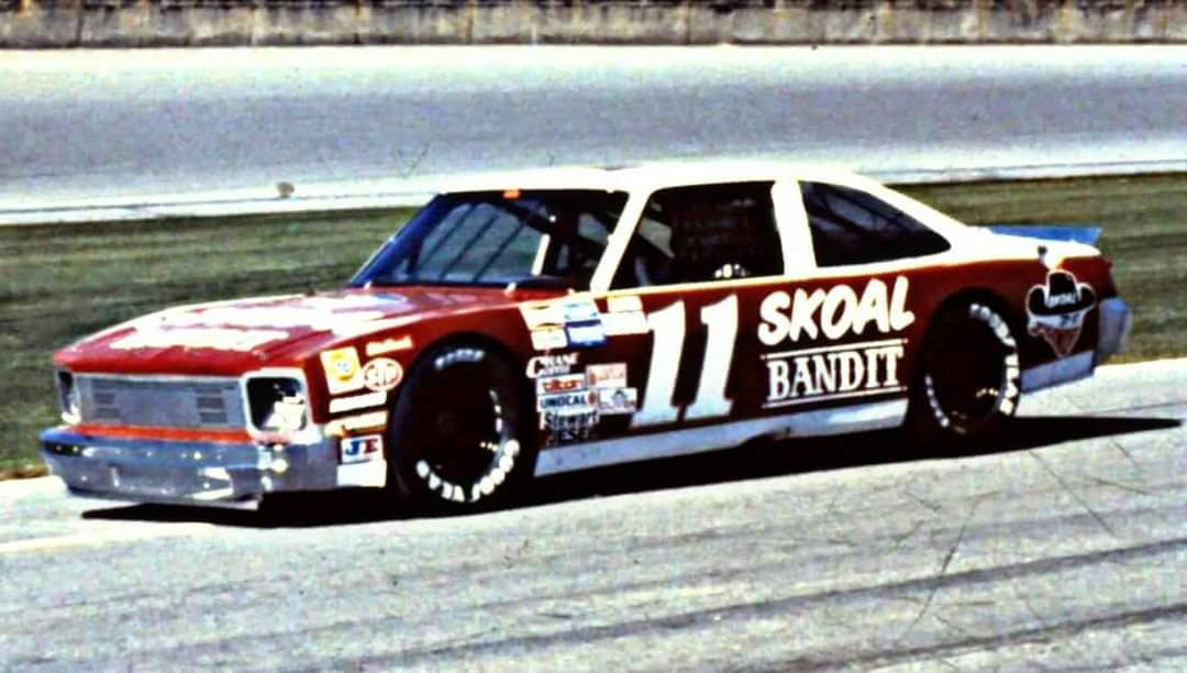 Retro Racing Design RRD 8711 Skoal #11 Jack Ingram Red Chevrolet Nova Diecast 1/24